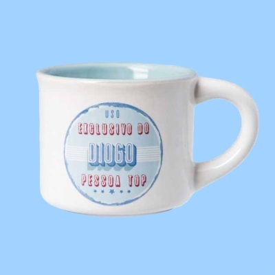 Caneca branca com interior azul claro com texto personalizado
