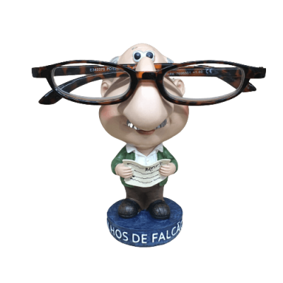 Boneco com base azul segurando papel e usando óculos de armação castanha