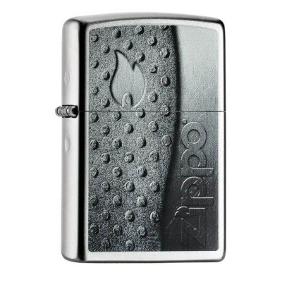 Isqueiro metálico Zippo prateado com textura em cinza e logo