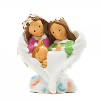 Figurinha decorativa de família angelical em cerâmica colorida