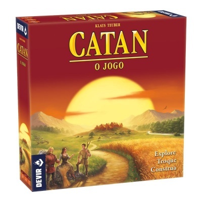 Caixa do jogo CATAN O JOGO com paisagem ao pôr do sol e personagens no campo.