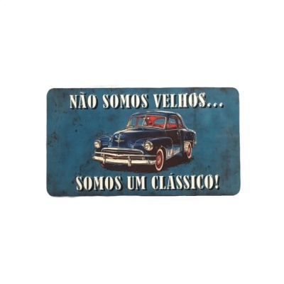 Placa decorativa azul com carro clássico preto e texto em branco