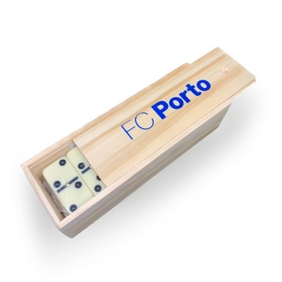 Caixa de dominó de madeira clara com tampa com logo FC Porto