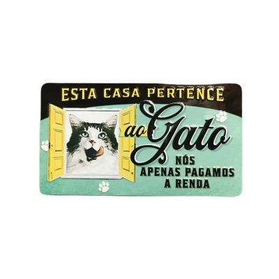 Tapete verde água com ilustração de gato e frase em português