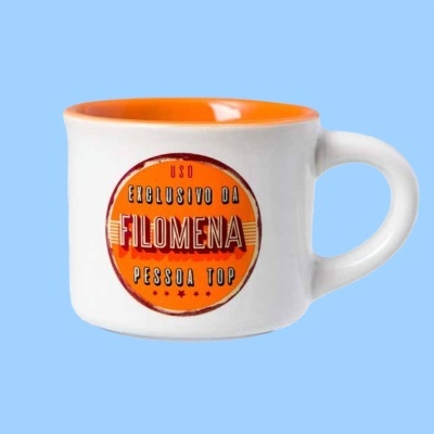 Caneca branca e laranja com texto exclusivo da Filomena pessoa top