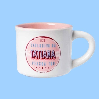 Caneca personalizada branca com interior rosa e texto em destaque