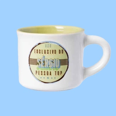 Caneca branca com interior amarelo e texto personalizado SÉRGIO