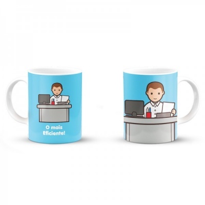 Caneca branca com ilustração de homem a trabalhar e texto O mais Eficiente!