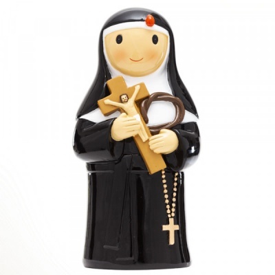 Figura decorativa de freira em cerâmica segurando crucifixo e terço