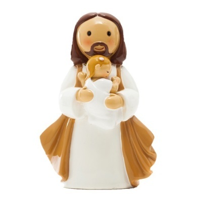 Figurinha de figura masculina segurando criança em manto castanho.