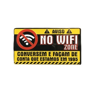 Placa de aviso 'NO WIFI ZONE' em preto, amarelo e vermelho