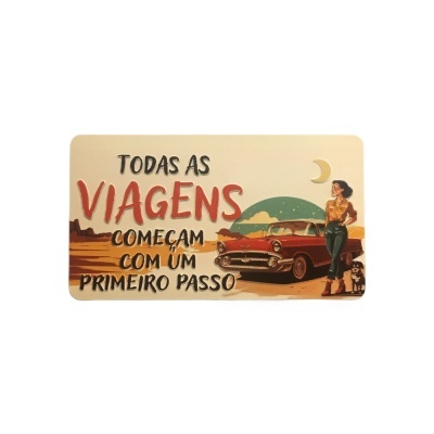 Placa decorativa com texto sobre viagens, mulher, cão e carro clássico vermelho