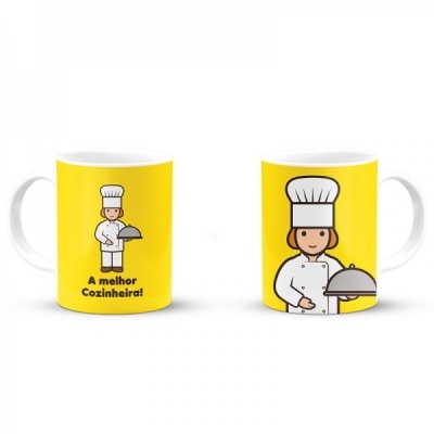 Canecas amarelas com figuras de cozinheiros e texto 'A melhor Cozinheira!'