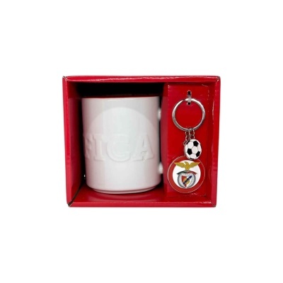 Conjunto com caneca branca e porta-chaves de futebol em caixa vermelha
