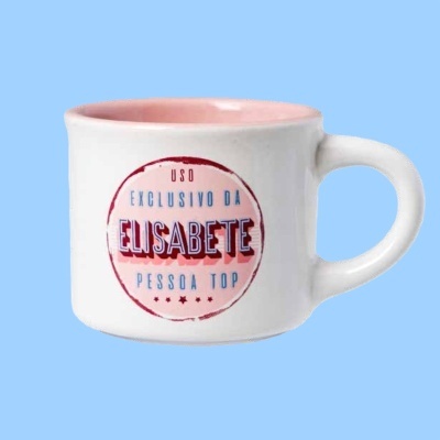 Caneca branca com interior rosa e texto personalizado