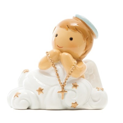 Boneco decorativo de anjo em porcelana sentado numa nuvem com colar e cruz
