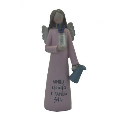 Estatueta anjo de vestido rosa com asas cinza e texto em português