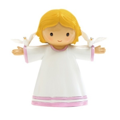 Figura decorativa de menina com vestido branco e detalhes rosa, cabelo amarelo, pombas nos braços