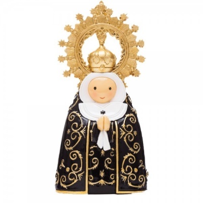 Figura religiosa vestida de preto com detalhes dourados e brancos, com coroa dourada e aureola ornamental