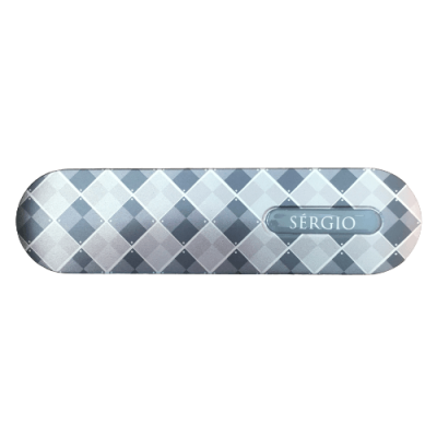 Estojo metálico para óculos com padrão de losangos e nome Sérgio