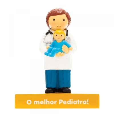 Figura decorativa de pediatra segurando criança com base amarela e texto
