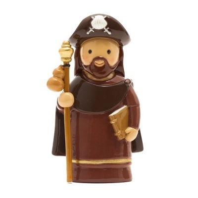 Figura de chocolate de santo com chapéu e cajado