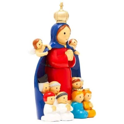 Estatueta colorida de figura humana com coroa e várias figuras pequenas ao redor