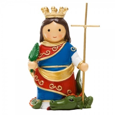 Estatueta colorida de uma figura religiosa com coroa e túnica azul e vermelha segurando cruz e folha, com crocodilo aos pés