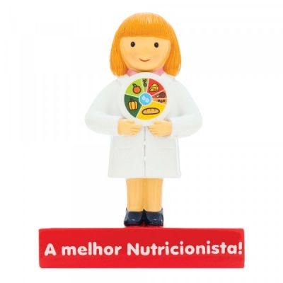 Figura decorativa de nutricionista segurando roda de alimentos em base vermelha