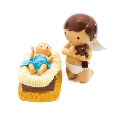 Conjunto de figuras decorativas bebé numa manjedoura e criança com asas e ursinho.