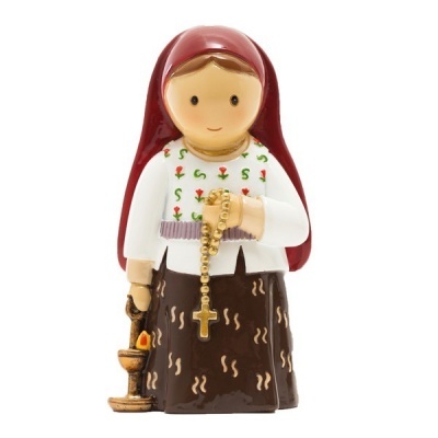 Figura decorativa de menina com véu vermelho e terço dourado