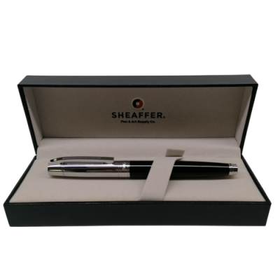 Caneta SHEAFFER preta e prata em estojo preto com interior bege
