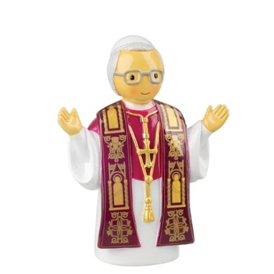 Figura decorativa de papa com batina branca e estola vermelha