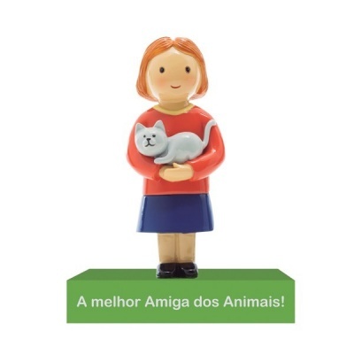 Figurina de mulher com gato e base com texto em português