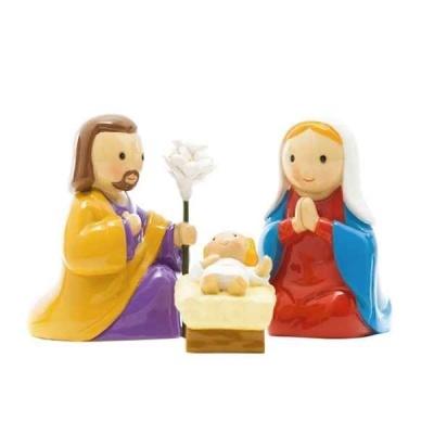 Figuras coloridas em cerâmica da cena do presépio com São José, Virgem Maria e Menino Jesus