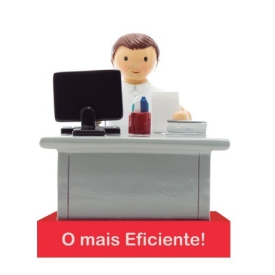 Figura de homem atrás de secretária com texto O mais Eficiente!