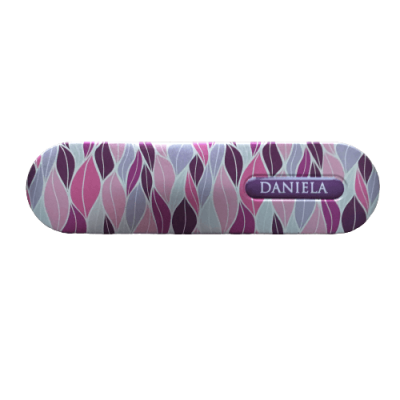 Estojo rígido para óculos com padrão geométrico rosa e lilás e nome Daniela