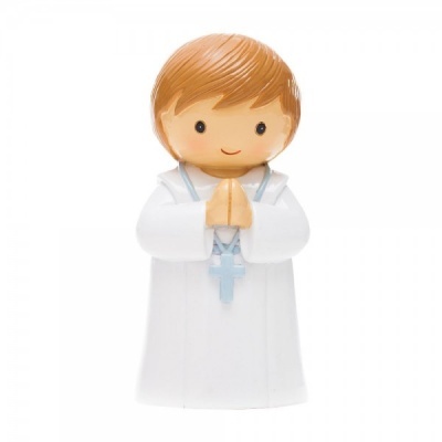 figura decorativa de menino em túnica branca a rezar