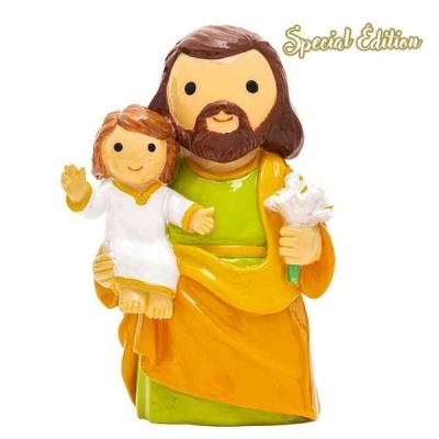 Estatueta de duas figuras em cerâmica, adulto e criança, com texto 'Special Edition'