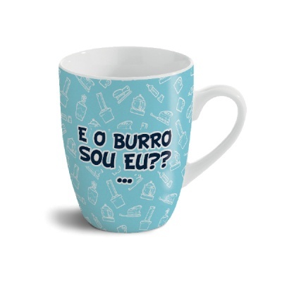 Caneca branca com padrão azul e texto em português