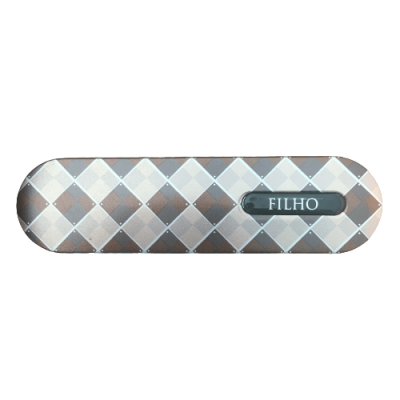 Estojo de óculos com padrão de losangos e etiqueta FILHO