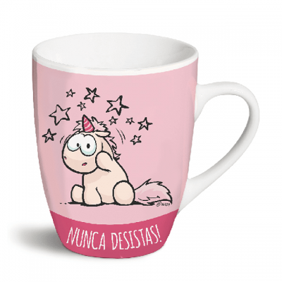 Caneca rosa com desenho de unicórnio e frase motivacional 'NUNCA DESISTAS!'.