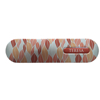 Estojo para óculos com padrão abstrato em tons de branco, laranja e vermelho e texto TERESA