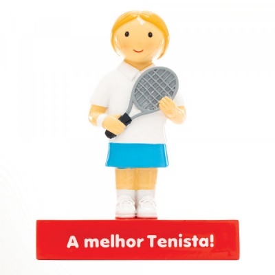 Figura de tenista em plástico com raquete e base vermelha com texto.