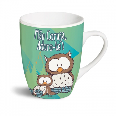 Caneca com ilustração de corujas e texto em português