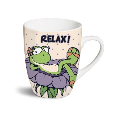 Caneca branca com rã verde relaxada sentada numa flor roxa e texto RELAX!