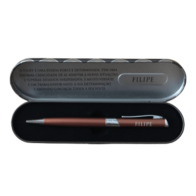 Caneta cobre com nome Filipe em caixa metálica cinzenta com texto em português
