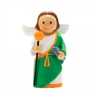 Figurinha de anjo com roupa branca e verde segurando vara e peixe