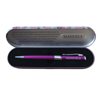 Caneta roxa com nome Manuela em caixa metálica prateada e roxa