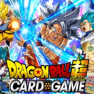Imagem do jogo de cartas Dragon Ball Super com personagens animados e cartas colecionáveis